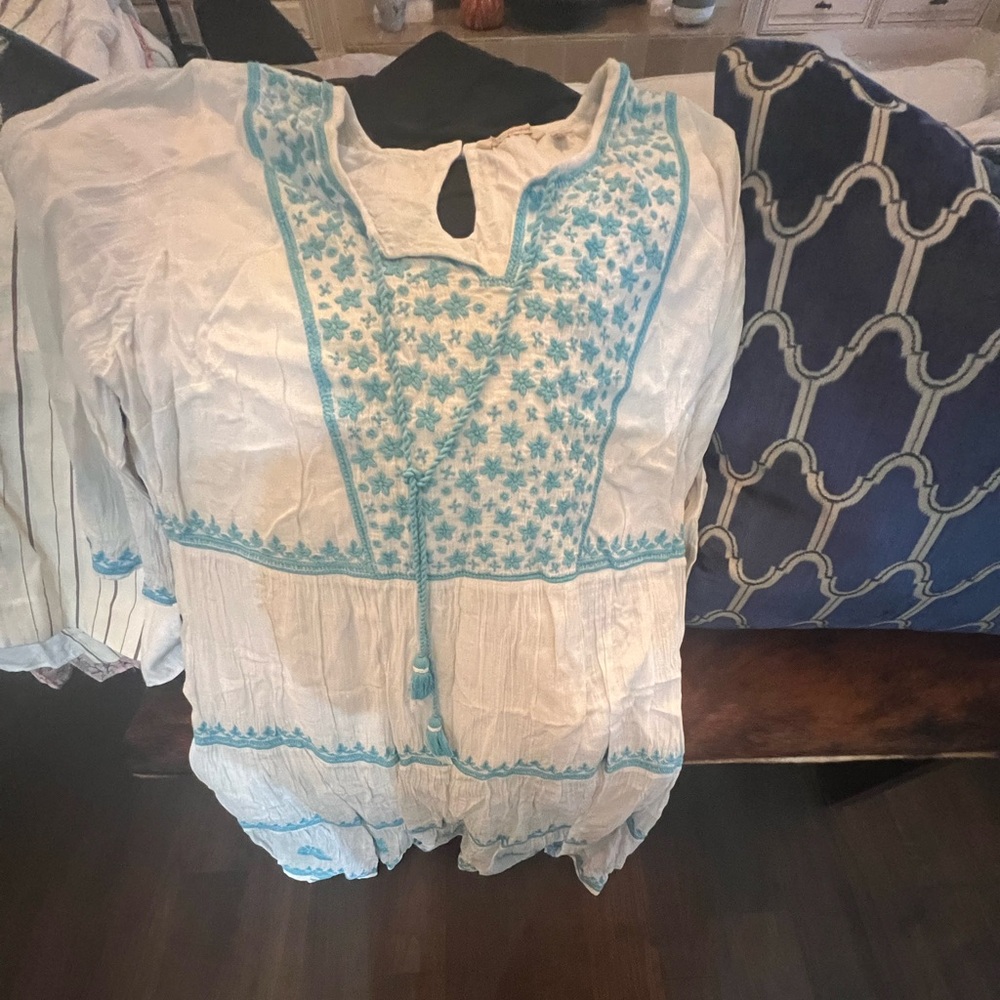 Cute whit sundress with teal piping
